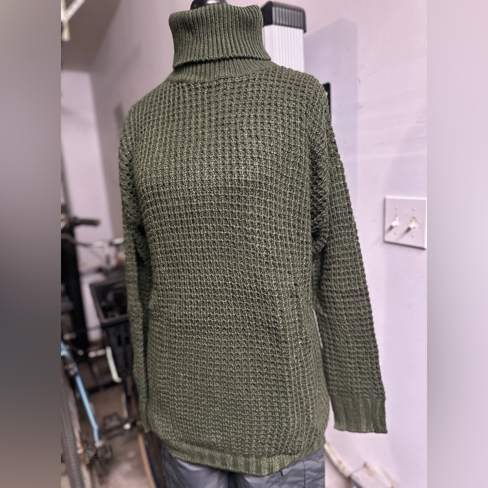 H&M Forrest Green Turtle Neck Sweater with Textured Knit